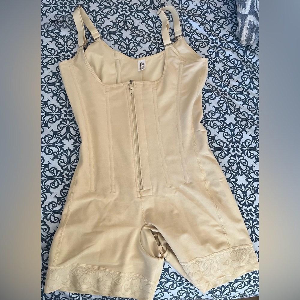 Women’s Faja size Large Brand new